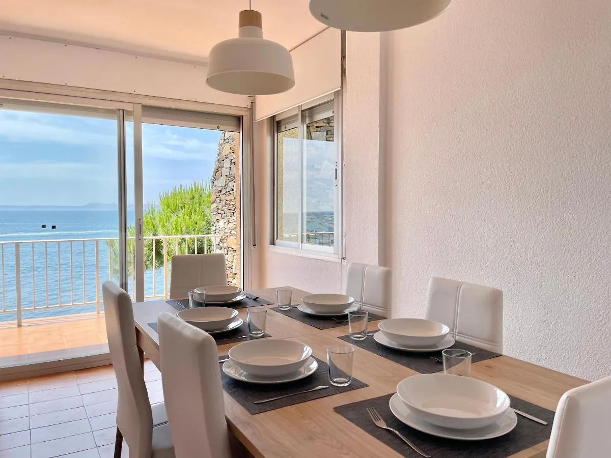 Luminoso Apartamento Frente Al Mar Con Piscina Roses 0*,  Spain